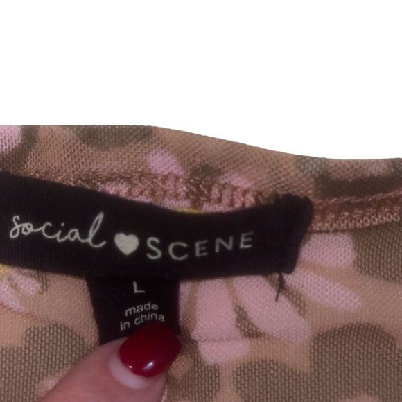 Social Scene Mesh Flower Top Large - Picture 4 of 6
